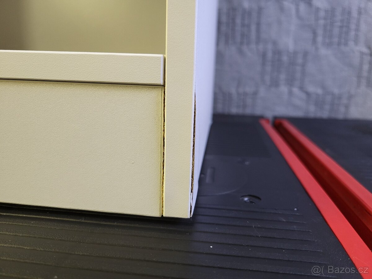 Bílý noční stolek - 4