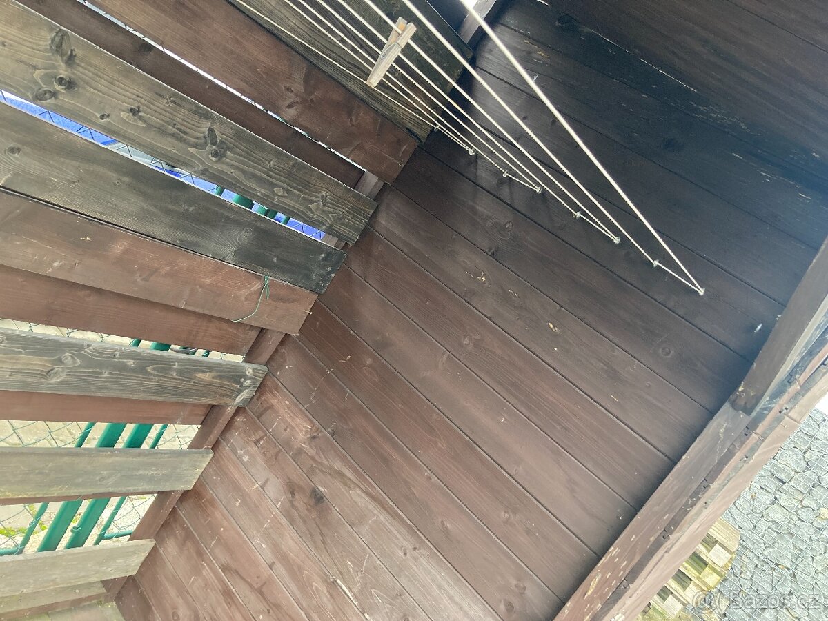 Dřevník s prostorem na popelnici - 4