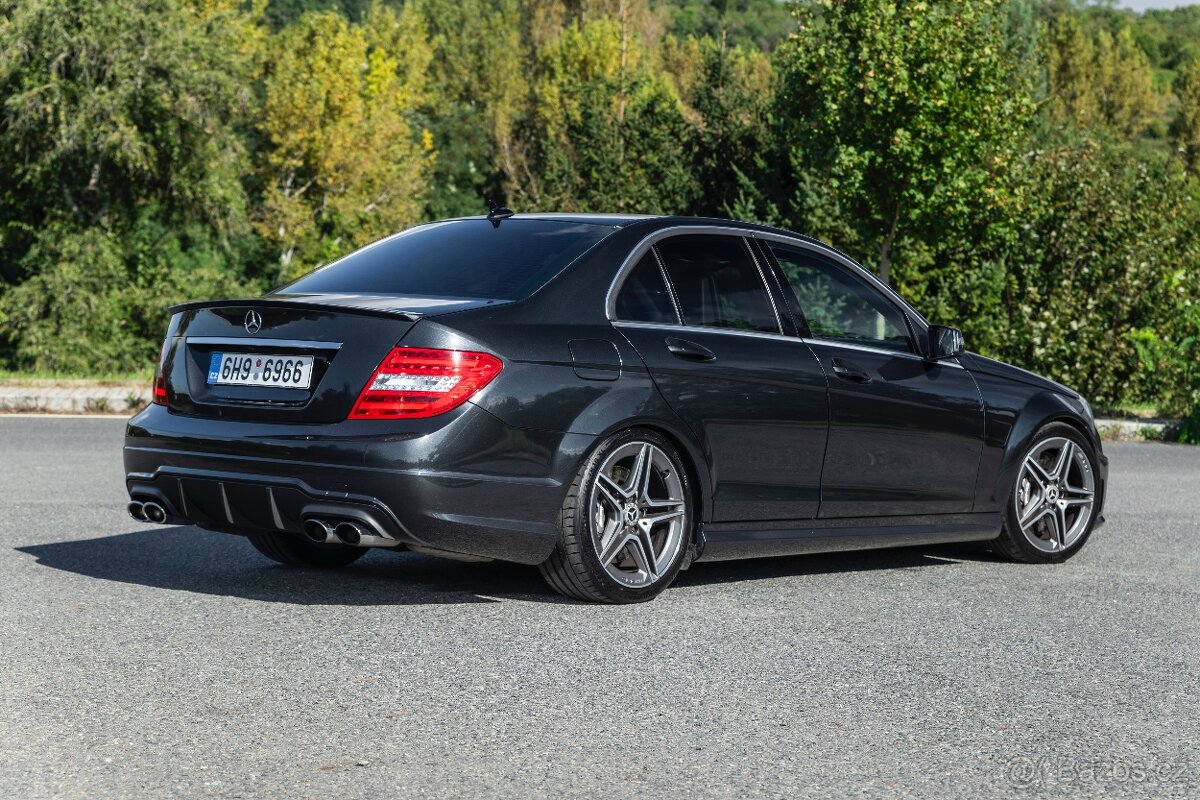 Mercedes-Benz C63 AMG - 4
