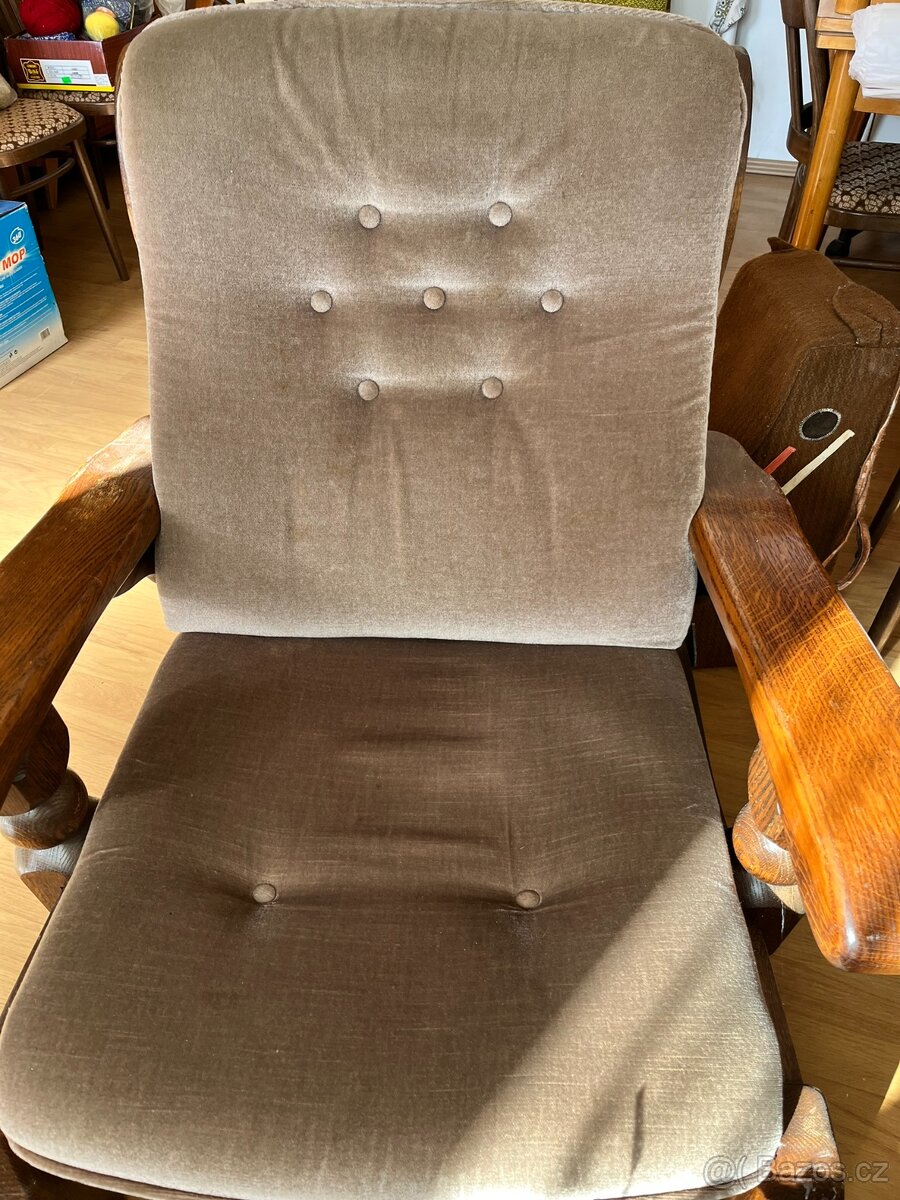 Starší sedací souprava – gauč + 2 křesla - 4