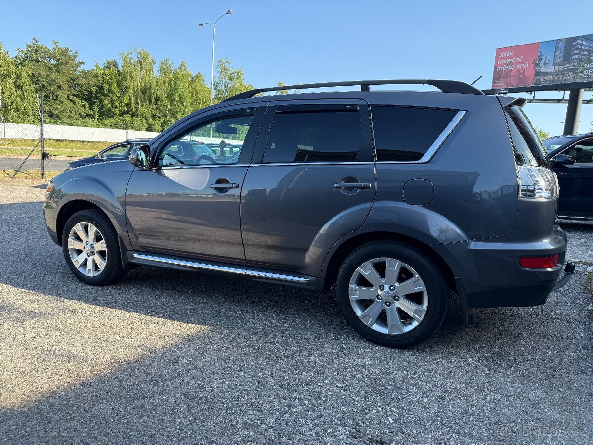 Mitsubishi Outlander XL 2011 - 4