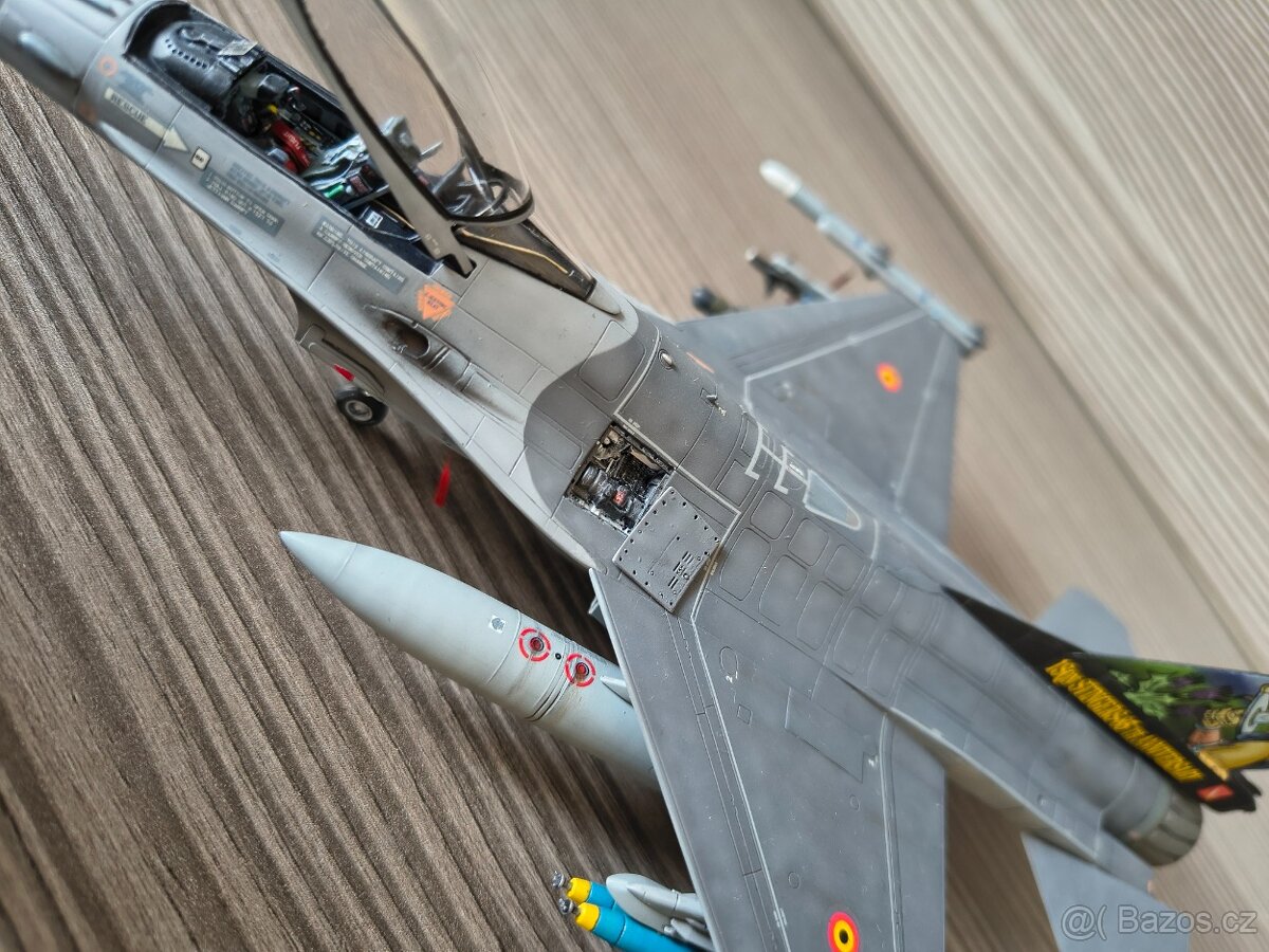 Model F-16 1/72 - 4