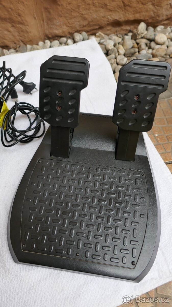 Volant Thrustmaster T150 pro PS4, PS3 a PC - 4