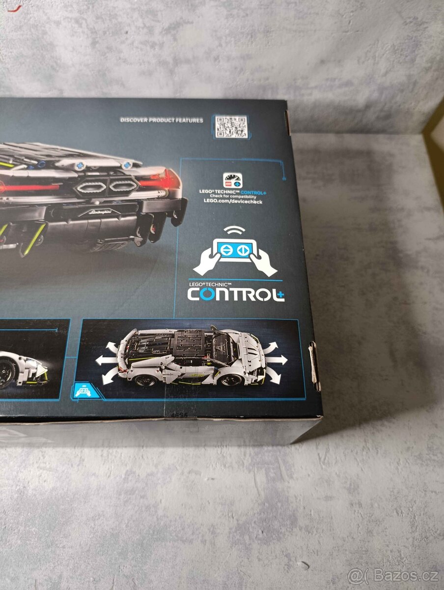 LEGO Technic 42214 Lamborghini Revuelto - 4