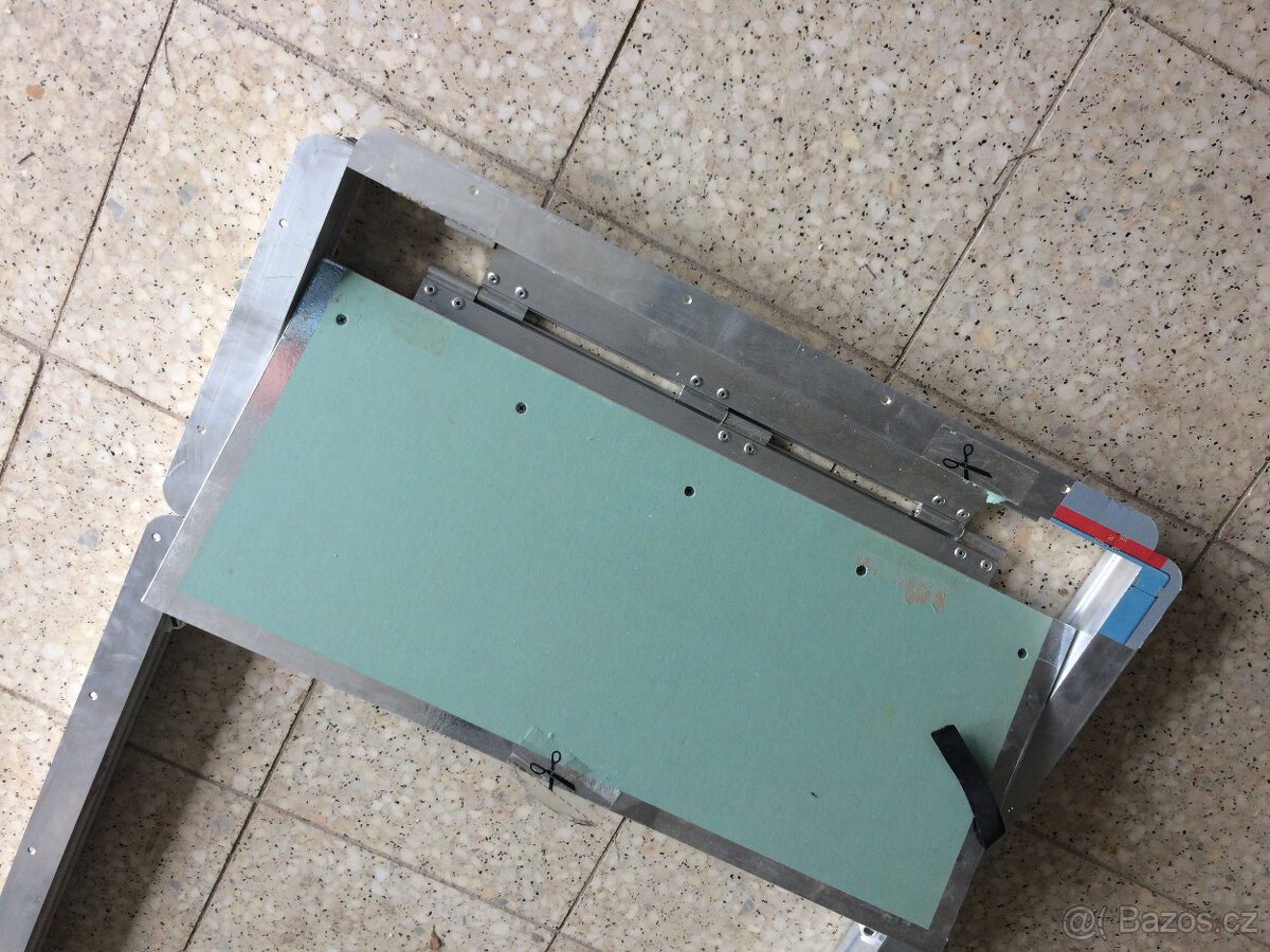 Revizní dvířka pod obklady - 4