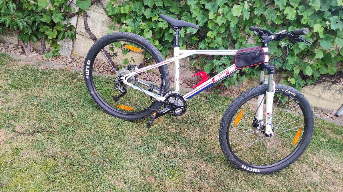 Horské kolo GT Avalanche 27,5 - 4