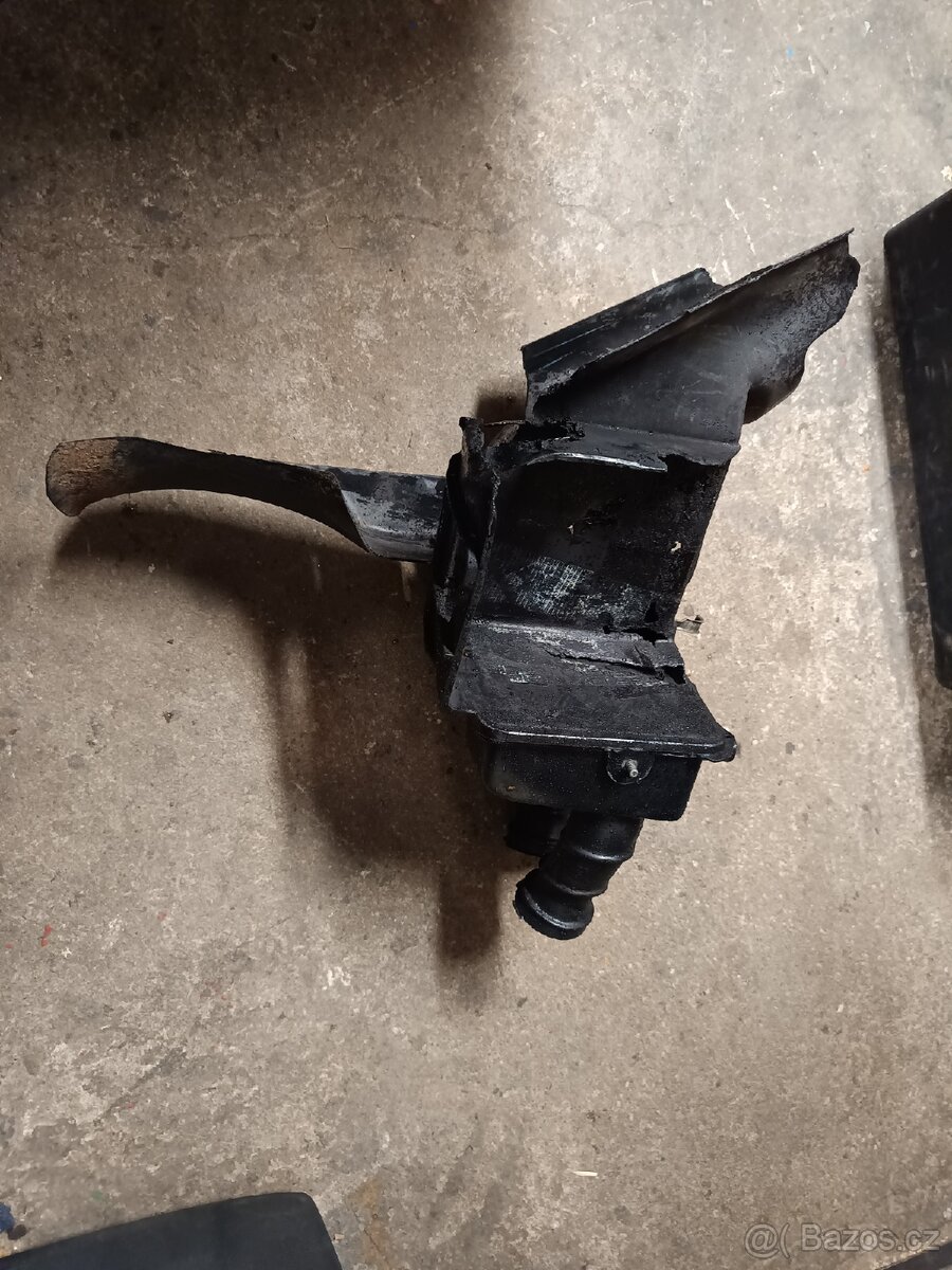 Koupím zadní blatník a airbox Honda XL