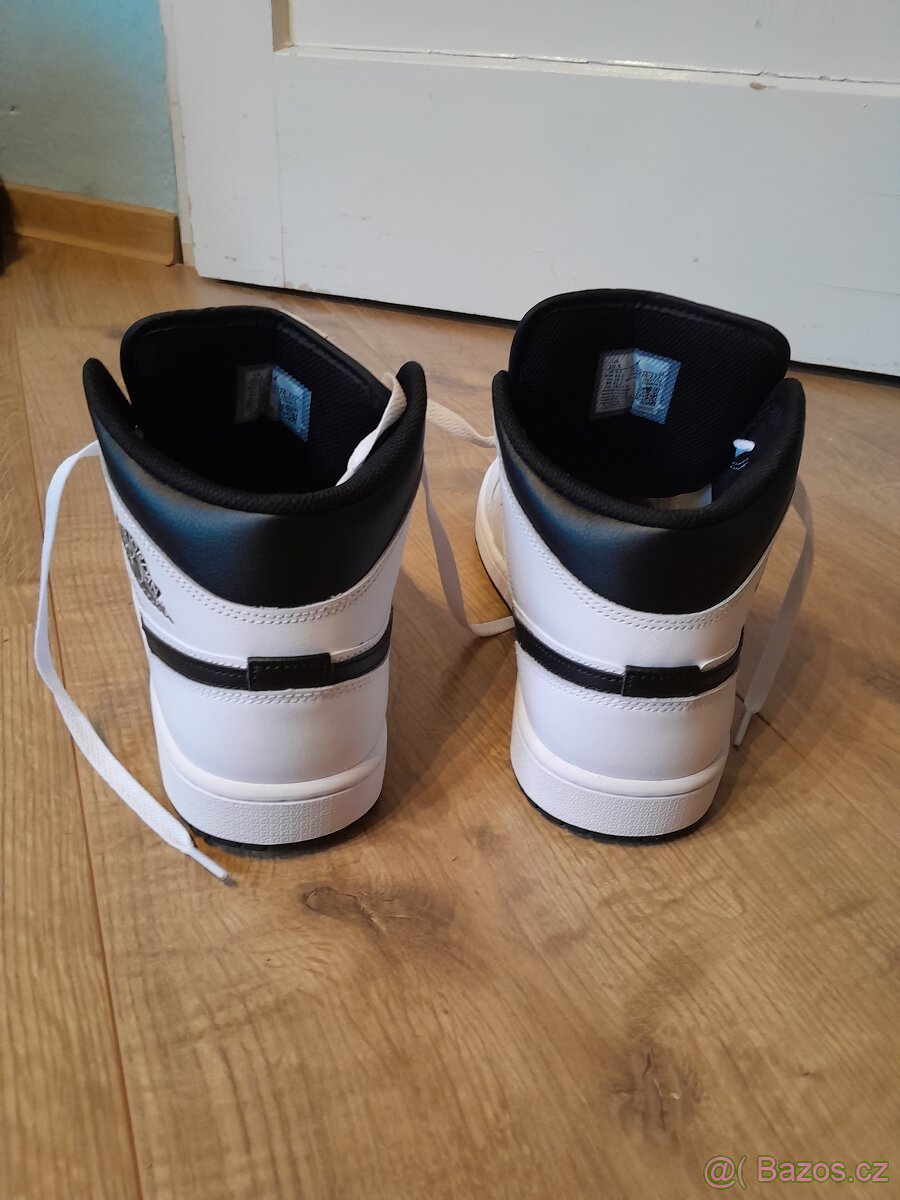 Nike Air Jordan 1 - 4