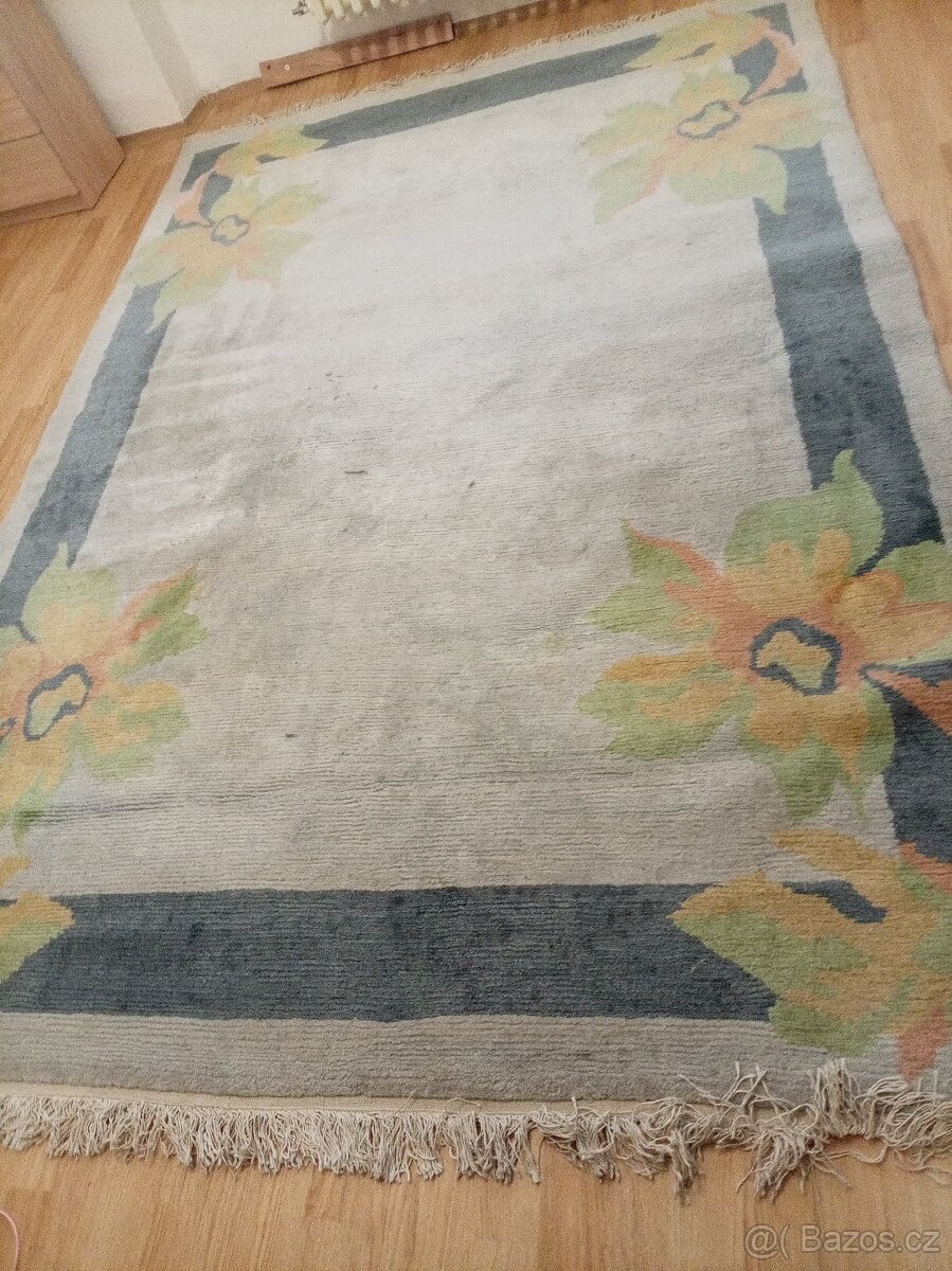 Prodám koberec o rozměrech 290 x 200. - 4