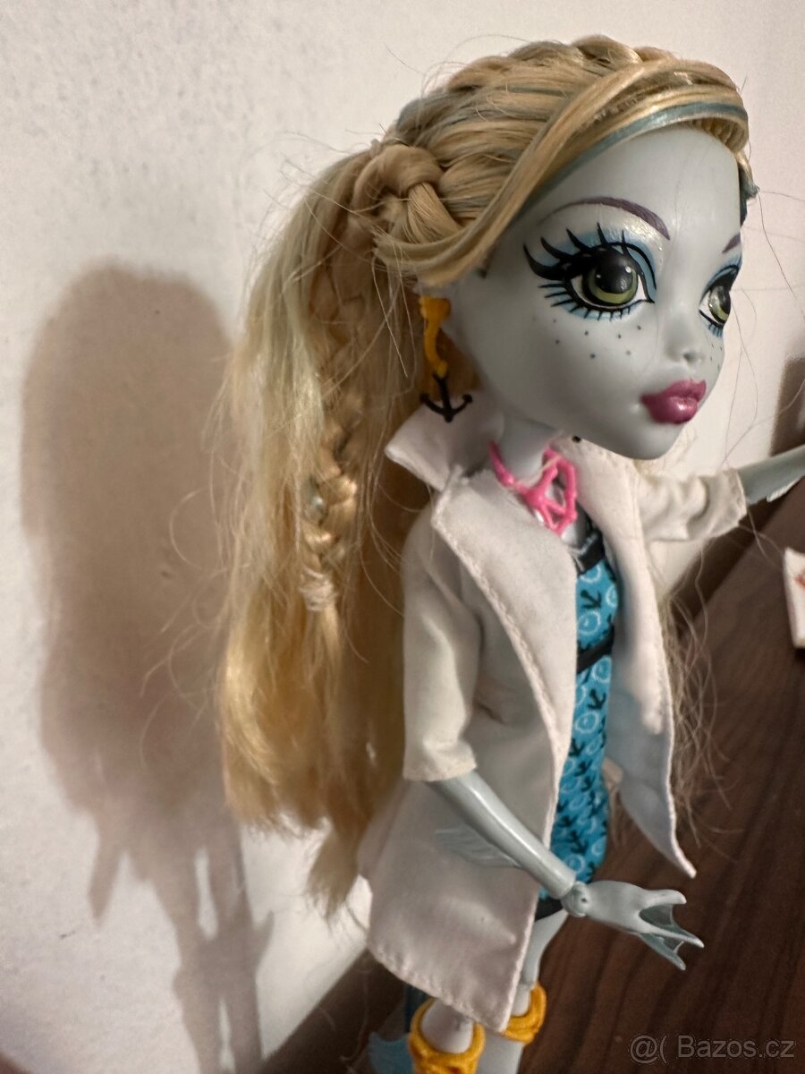 Lagoona blue Science lab Monster high - 4