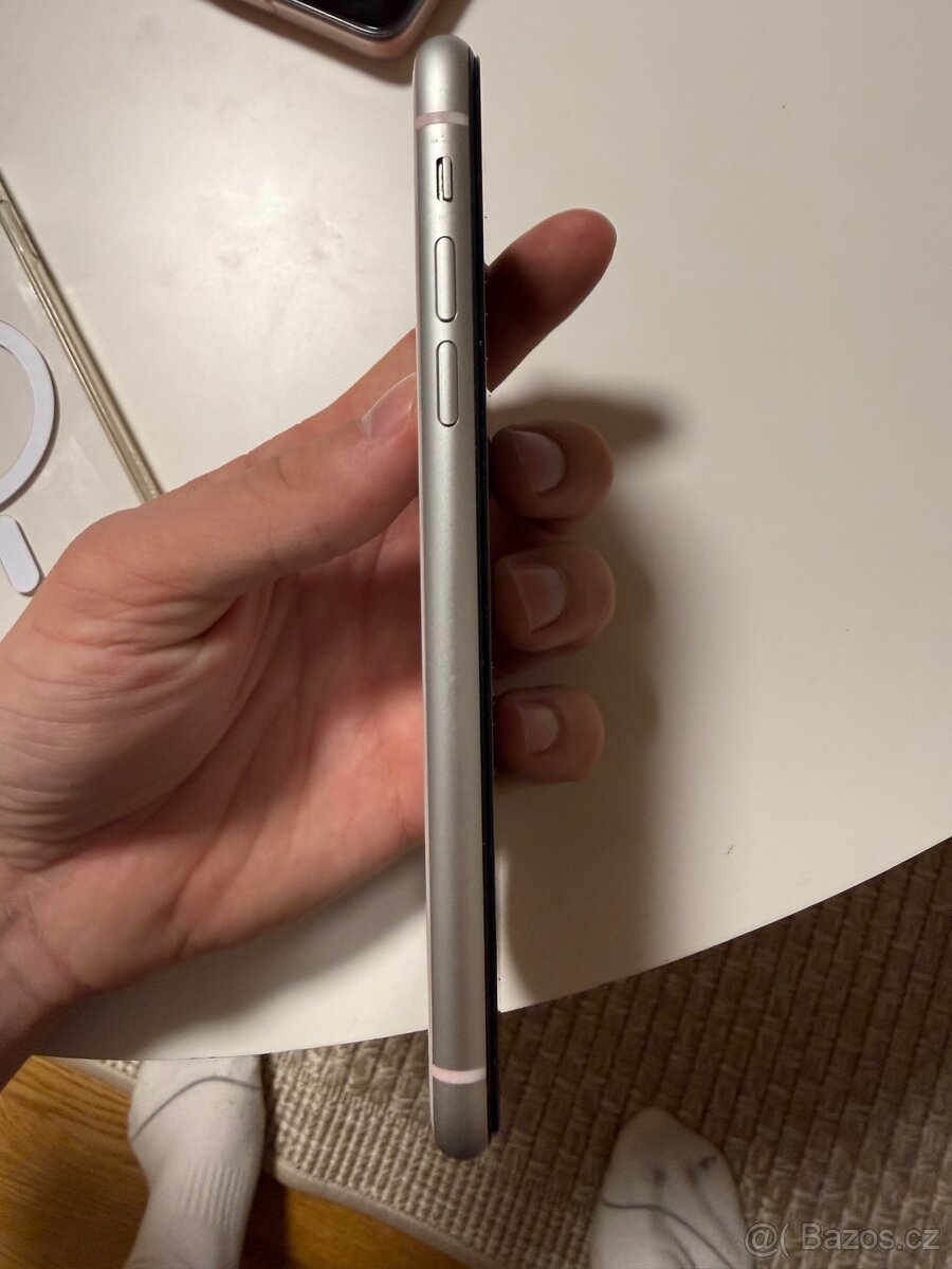 Prodám iPhone XR - 4