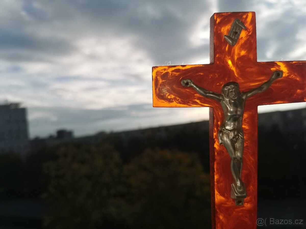 Krásny starý bakelitový krížik - 4