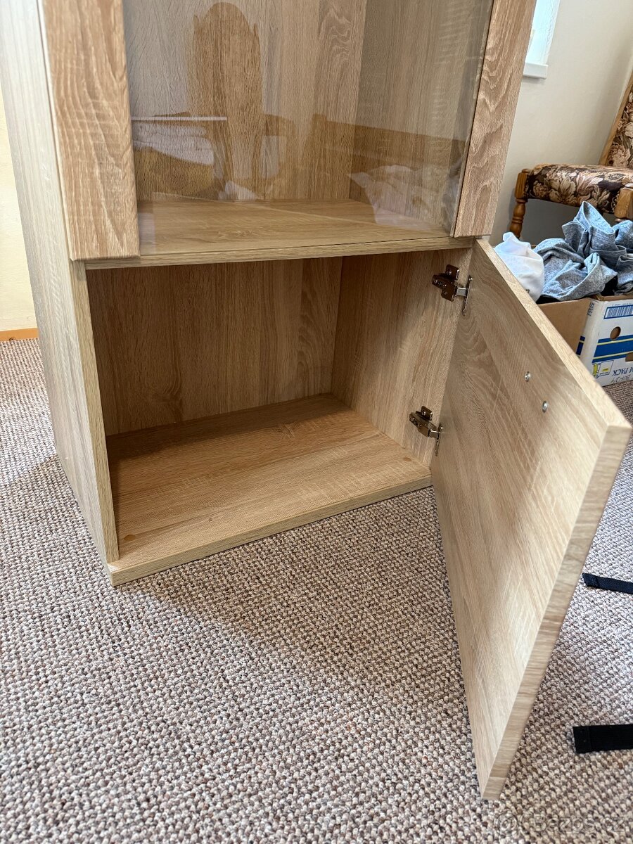 Vitrína / prosklená skříň - 4