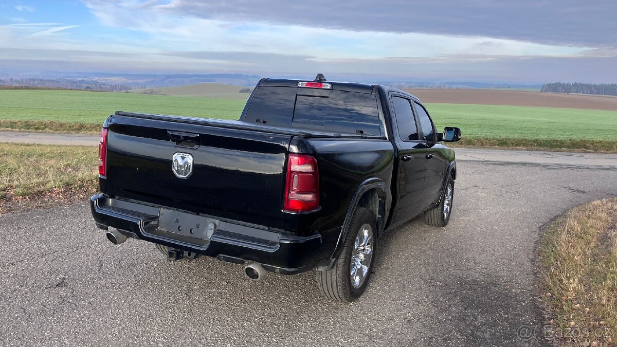 Dodge RAM 1500 Laramie, V8 5,7 HEMI eTorque 4x2 - 4
