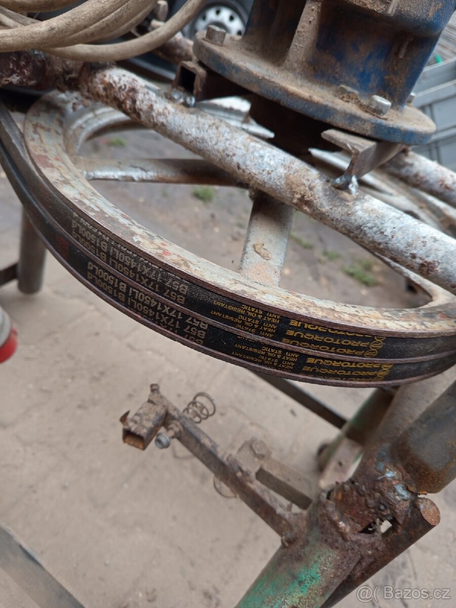 Prodám stroj na krmné pelety pl120 . - 4