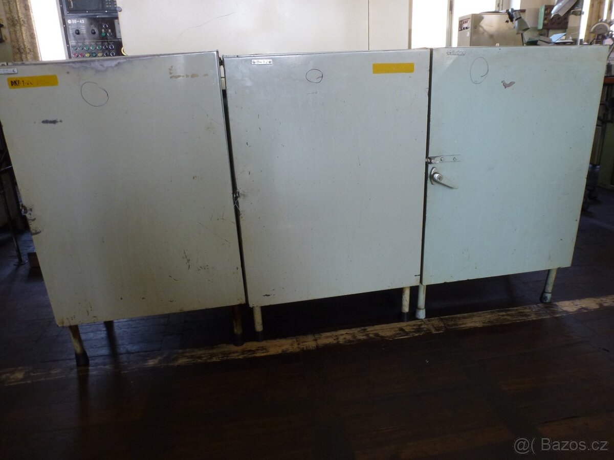 malá plechová skříň - 4