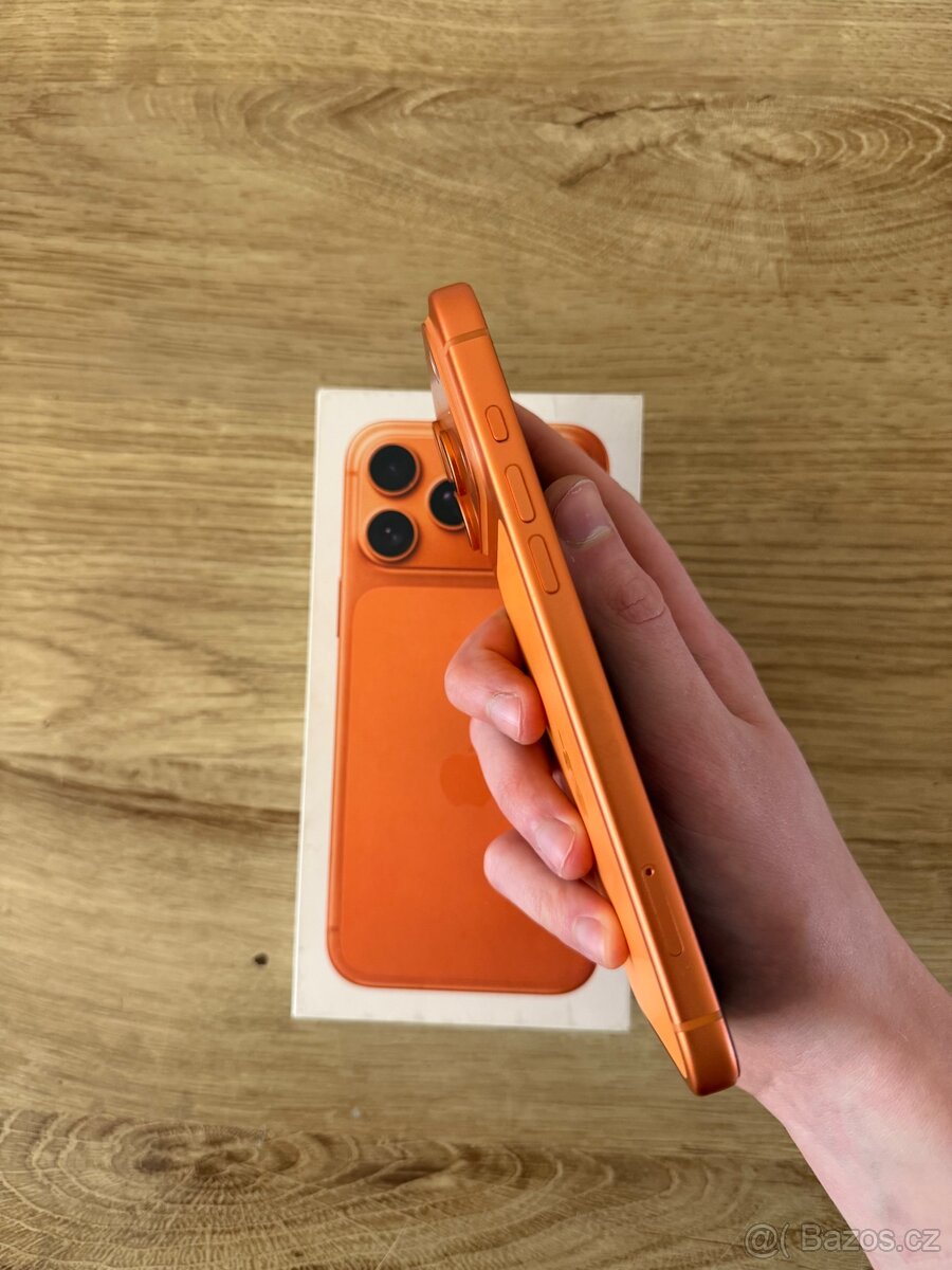 iPhone 17 Pro Max, baterie 100% - 4