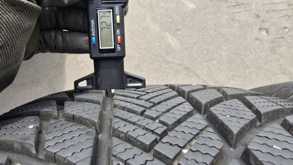 Zimní pneu 235/50/19 Bridgestone - 4