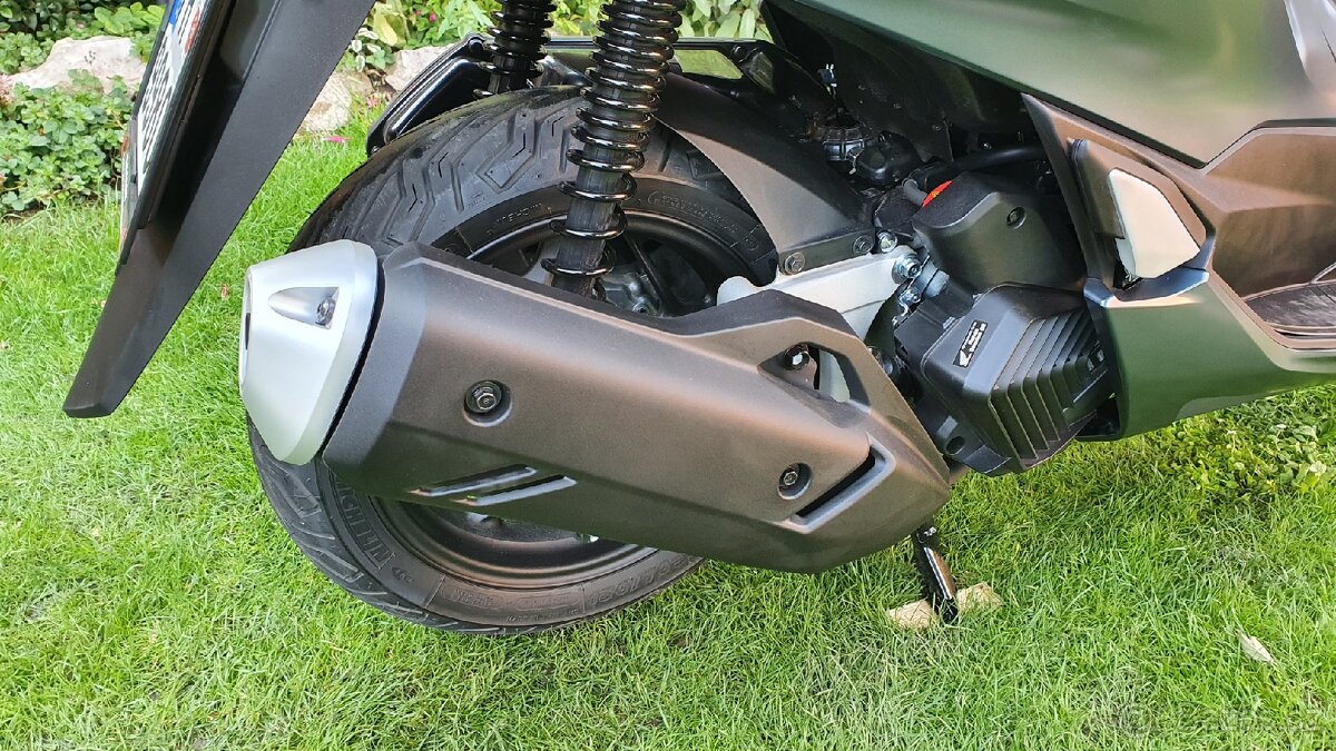 Skútr Honda PCX 125 1.majitel pouze 3655km jako NOVÉ. - 4