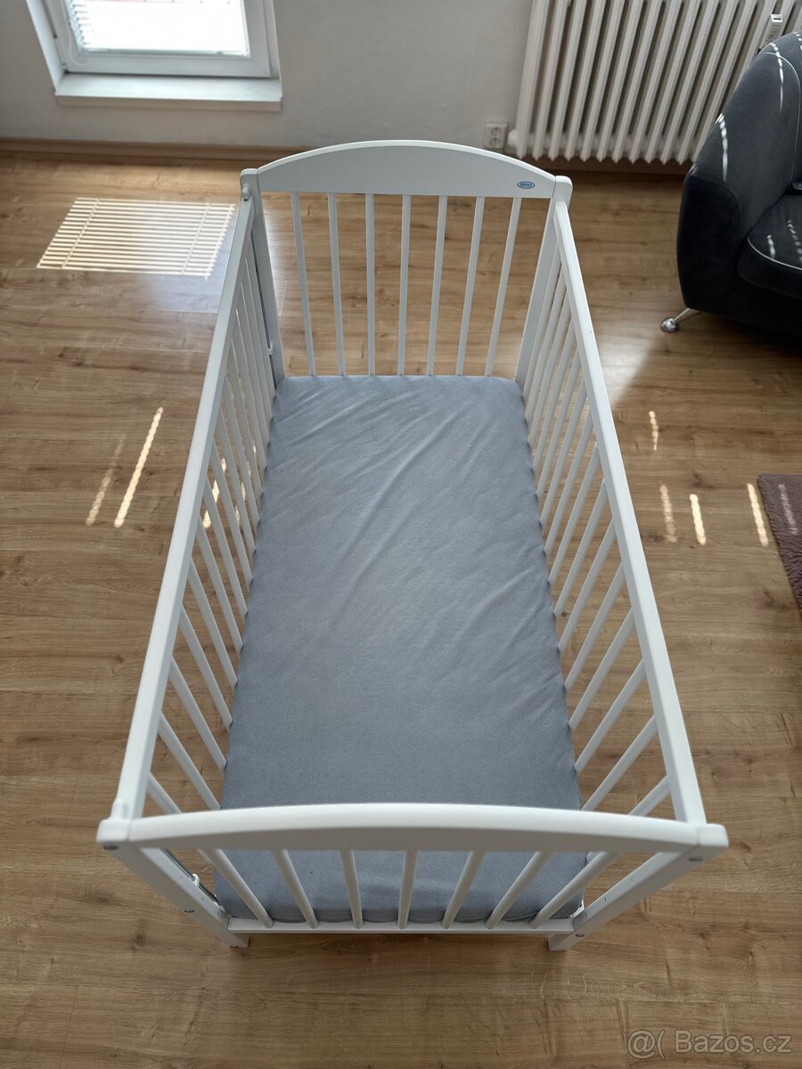 Postýlka + matrace + 3x nepromokavá prostěradla - 4