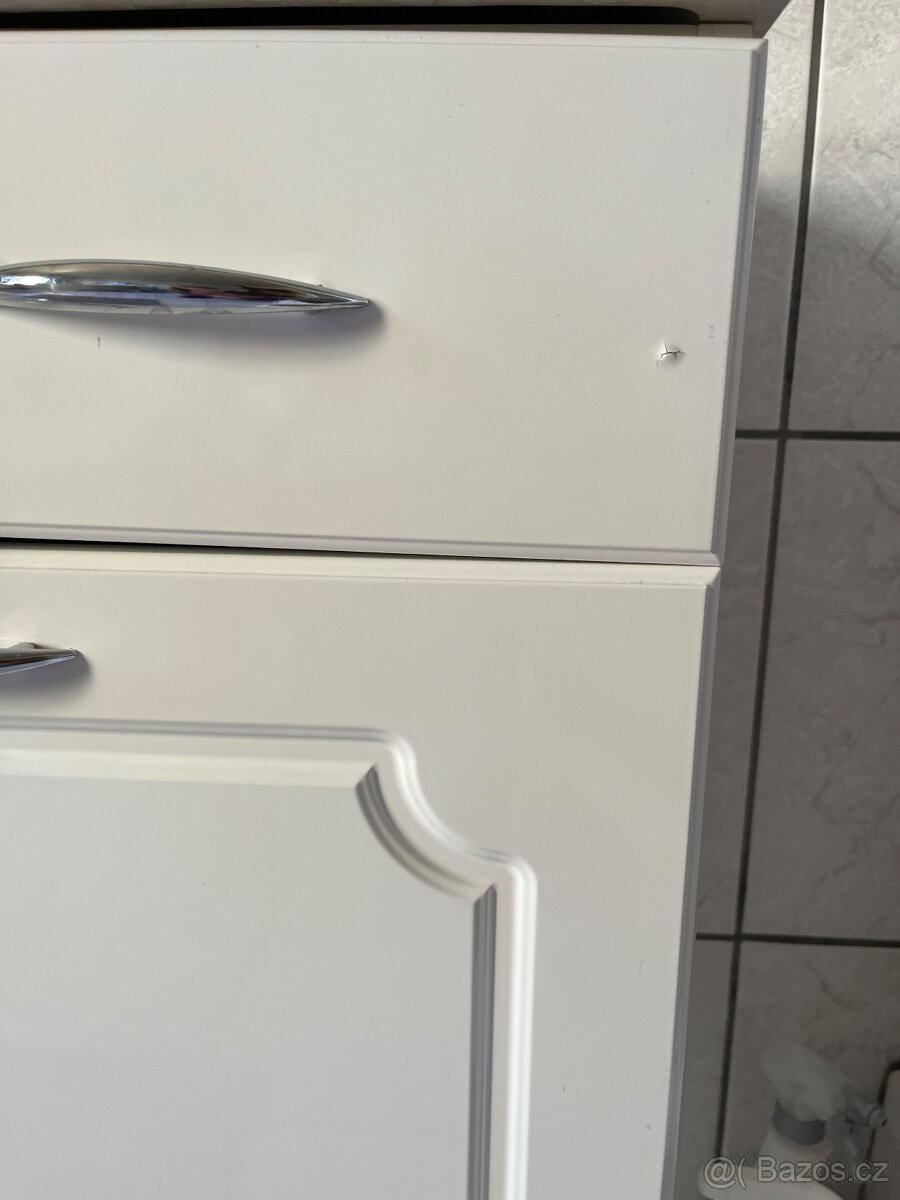 Koupelnová skříňka s umyvadle - 4