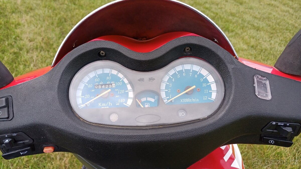 Skútr Shineray XY150T-15 – dědeček s duší mladíka za 15 000 - 4