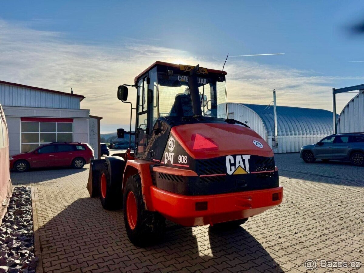 Kloubový nakladač CAT 908 České SPZ - 4