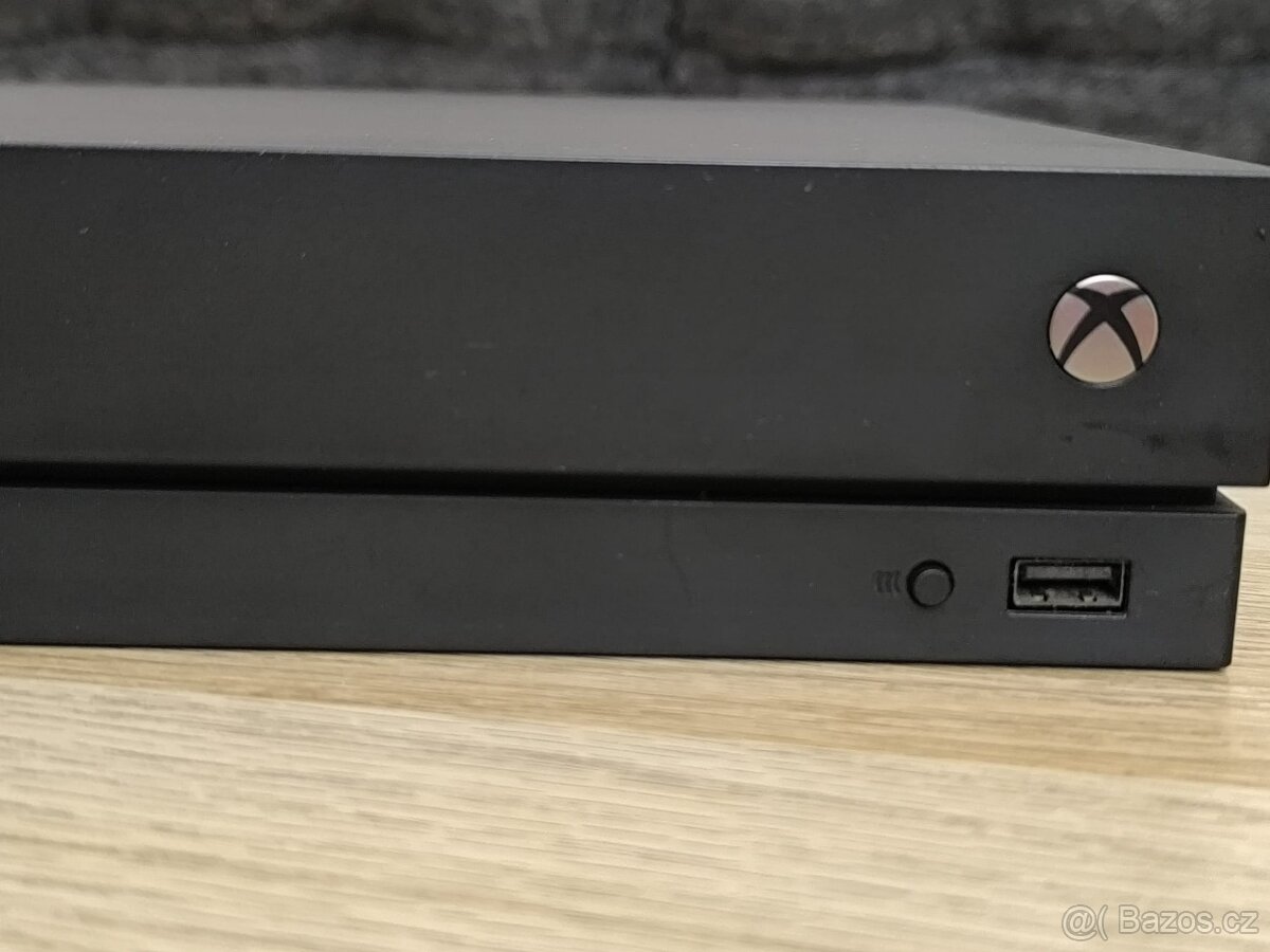 Xbox one x 1TB - 4