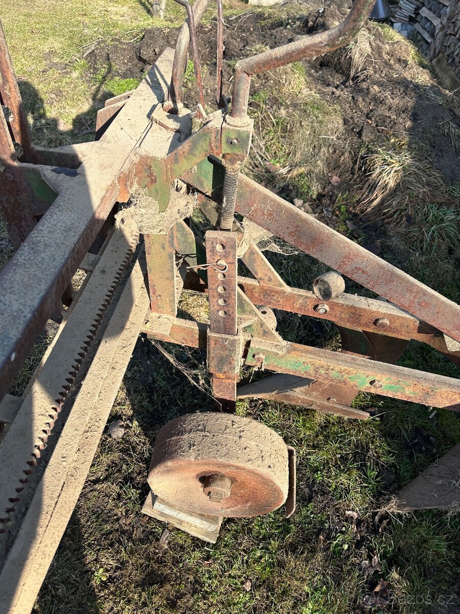 Tříradličný pluh za traktor - 4