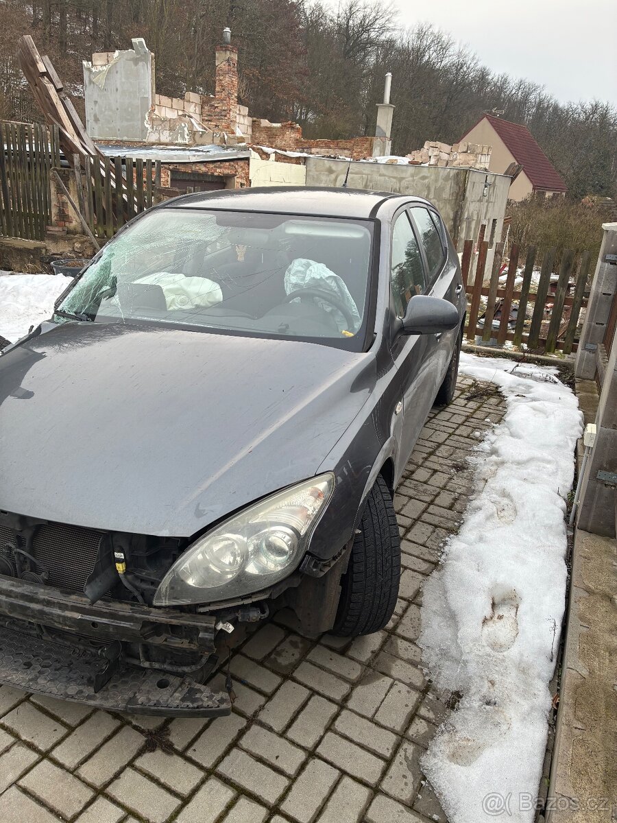 I30 1.4 benzin bouraná - 4