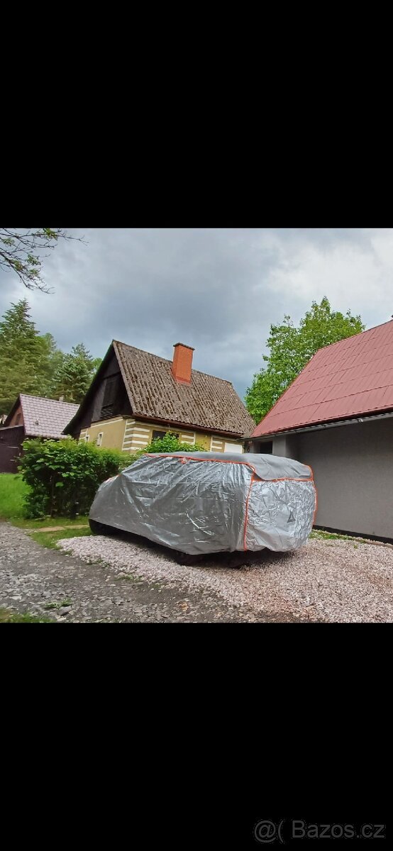 Prodám zánovní XL autoplachtu na pick-up