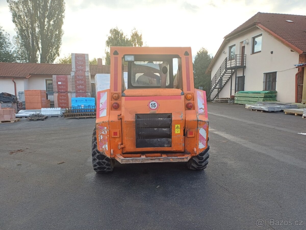 Locust L 1203 smykový nakladač - 4