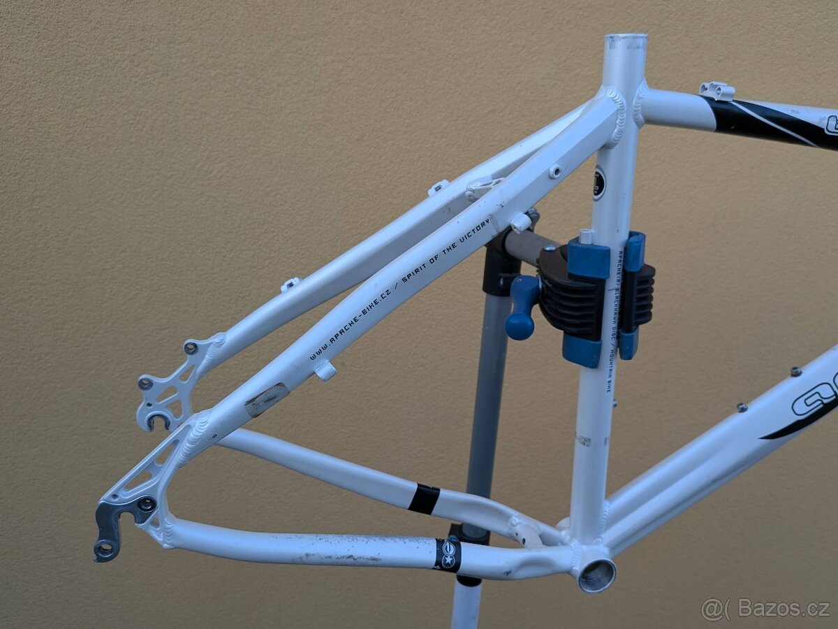 rám Apache Blackhawk 19" - 4