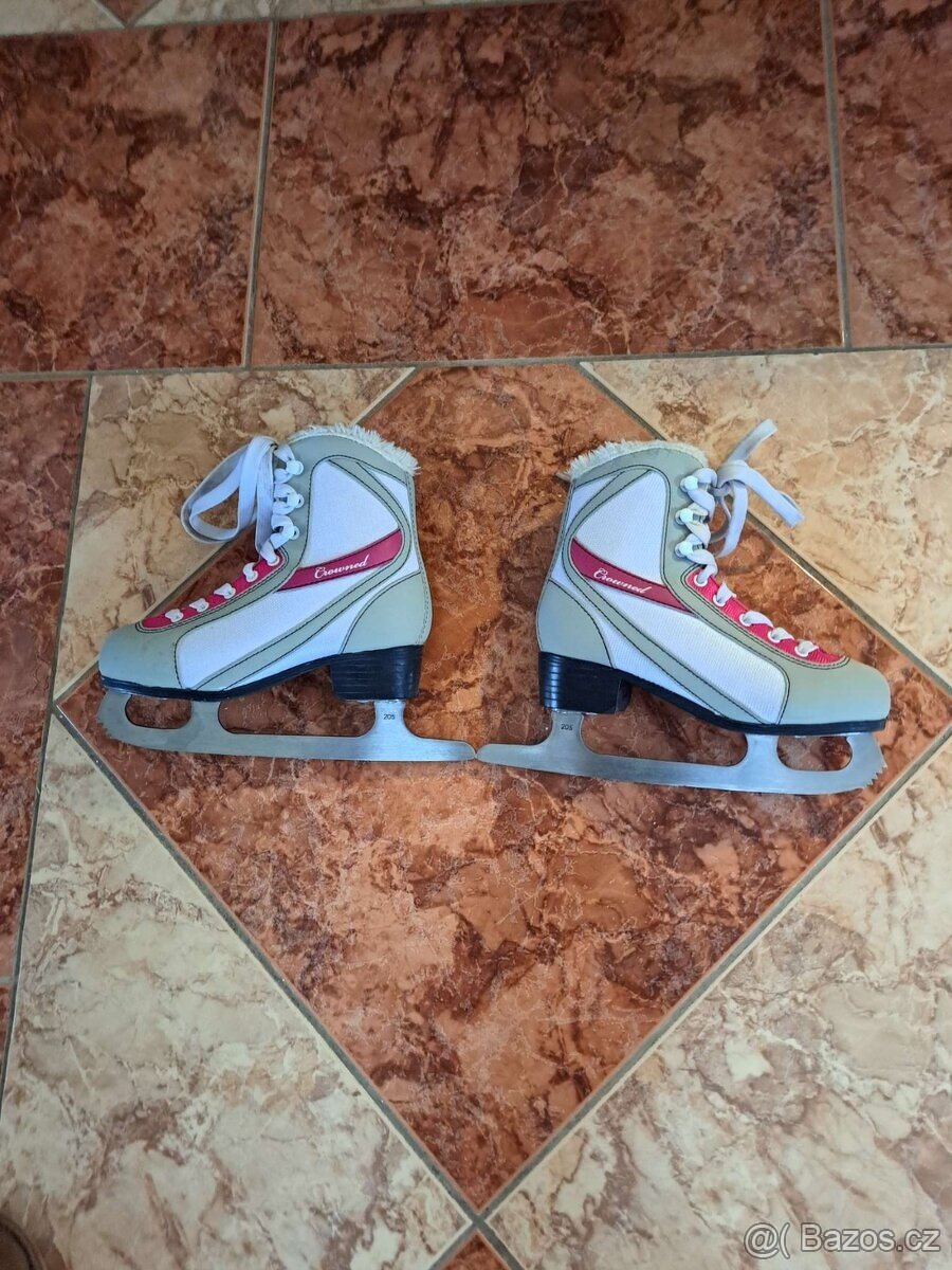 ZNAČKOVÉ KVALITNÍ BRUSLE CROWNED VE VELMI PĔKNÉM STAVU - 4