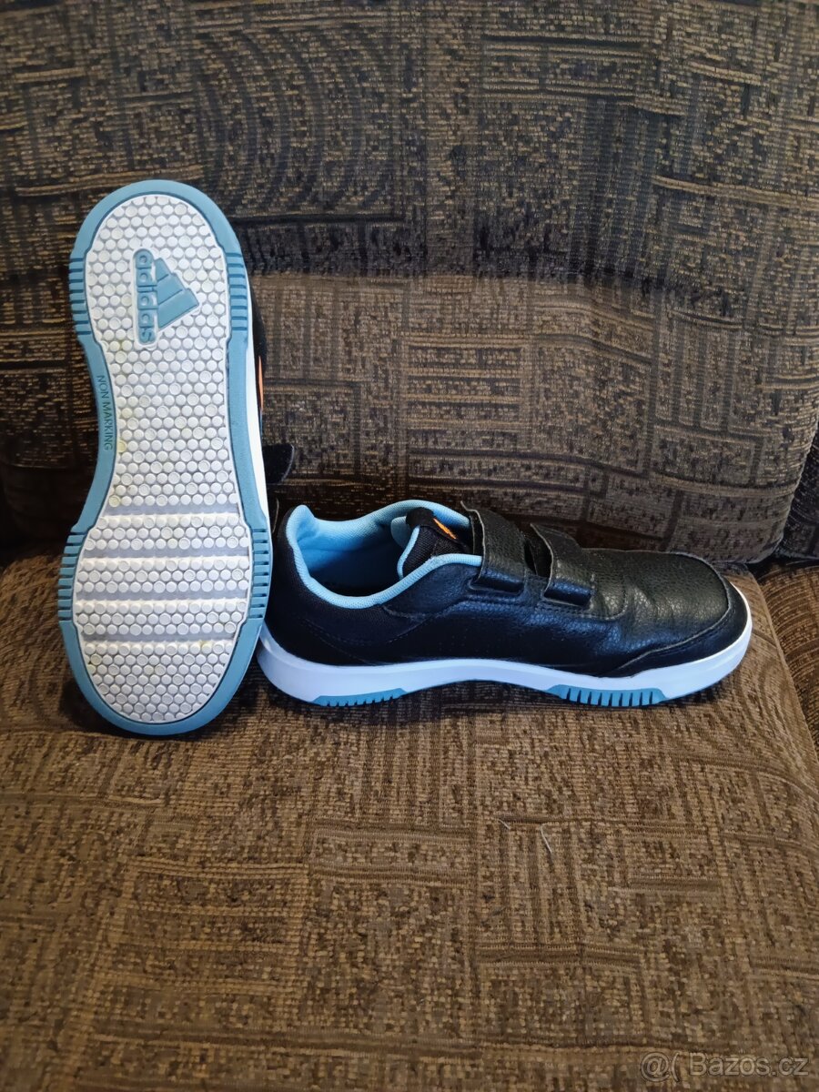 Chlapecké Adidas boty vel. 5a1/2 - 4