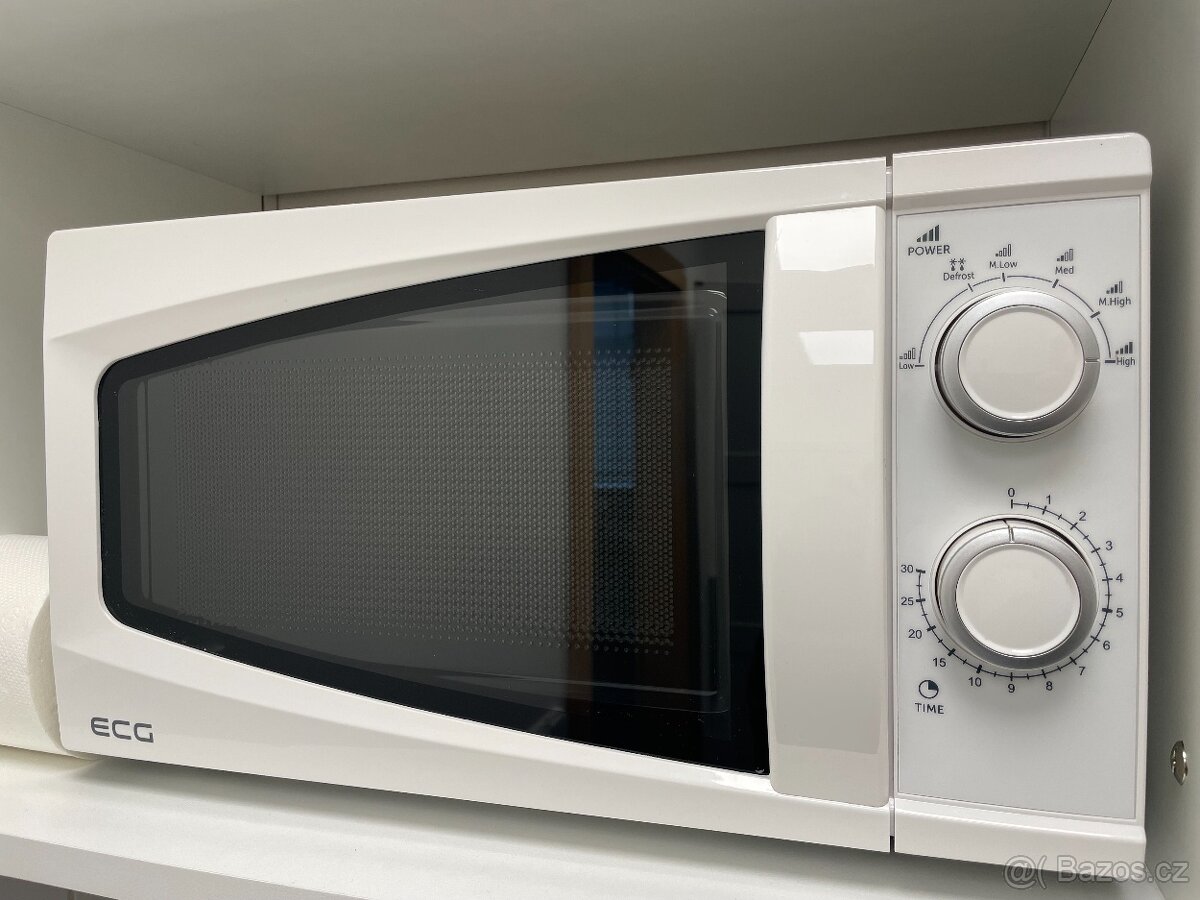 Malá lednička s mrazákem HISENSE - 4