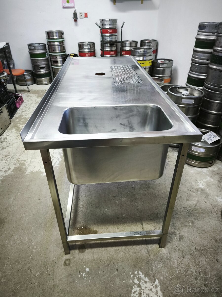 Nerezový výčepní stůl č.9 - 4
