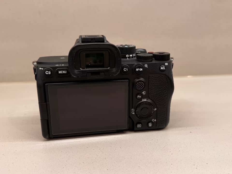 Sony Alpha 7 IV (A7IV / ILCE-7M4) – velmi dobrý stav – 3 bat - 4