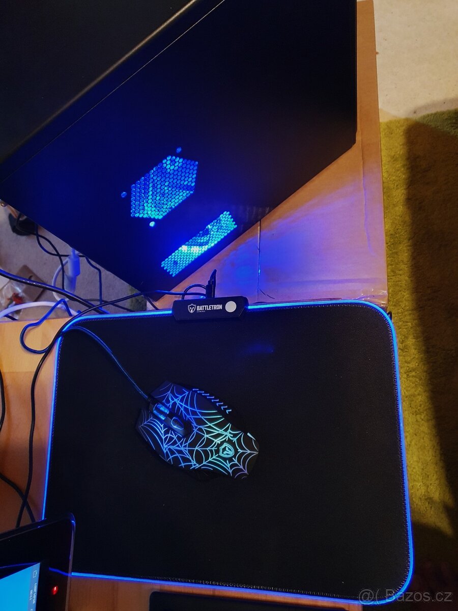 Gamer Neon PC s 23" Samsung LCD - 4