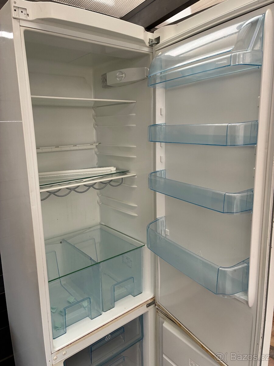 Lednice s mrazákem Electrolux ERB40003W8 - 4