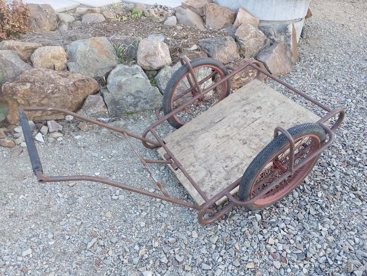 Velká železná kára, přepravní vozík, dvoukolák. - 4