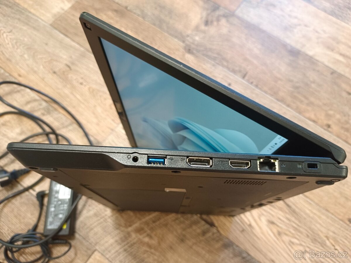 Notebook Fujitsu E4511, 16GB RAM, 256GB SSD, max baterie - 4