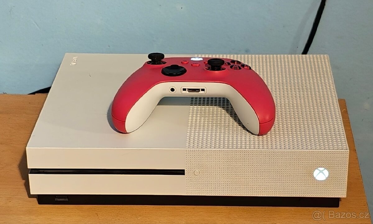 Microsoft Xbox One S / 2TB / Ovladač za 3.tis. - 4