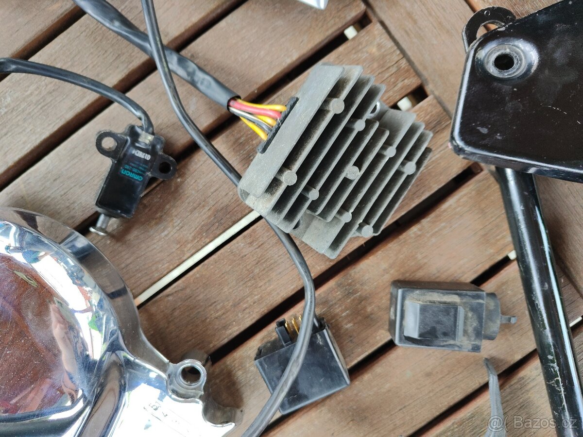 Suzuki VZ 800 Marauder - díly - blatník - 4