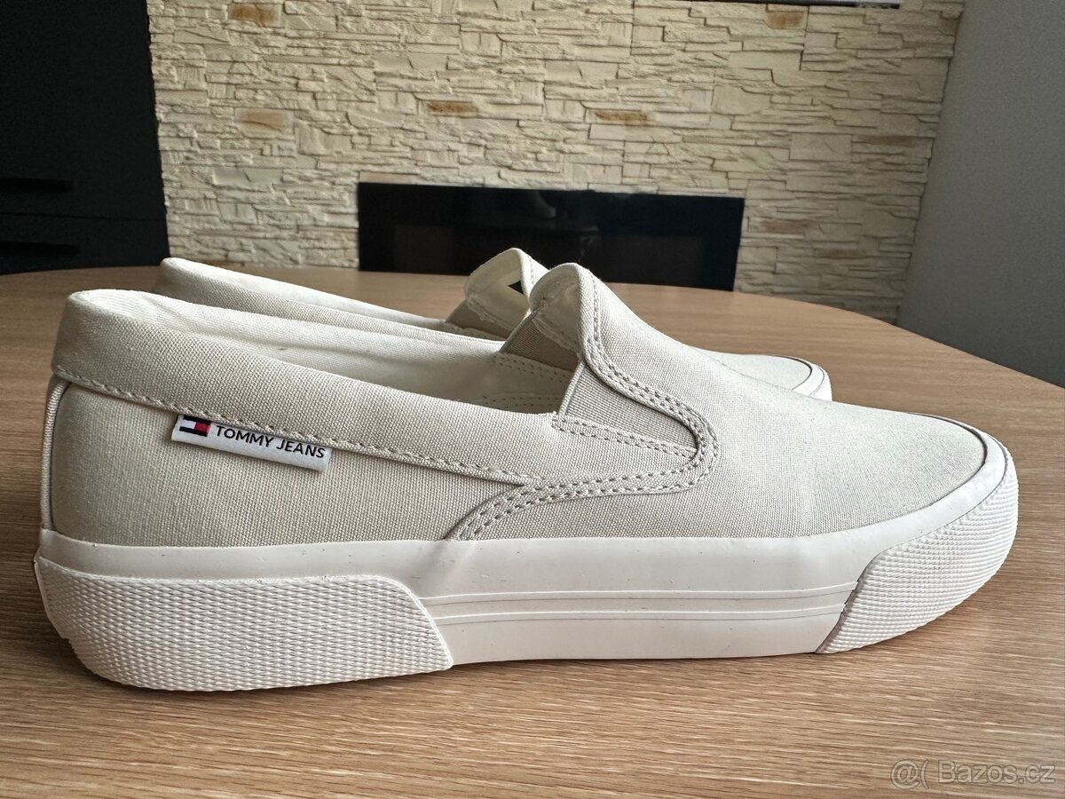 Nové Tommy Hilfiger vel.44. - 4