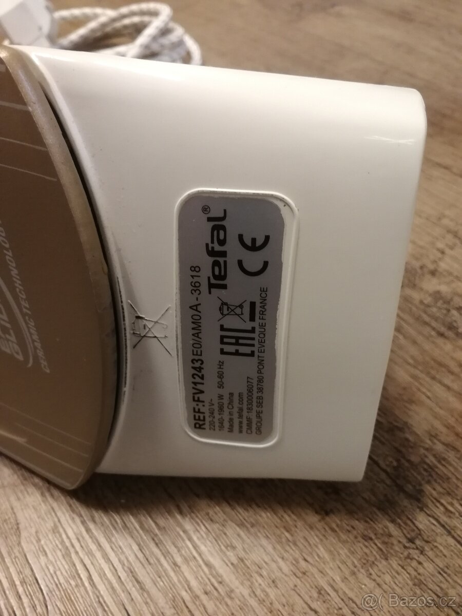 Prodám napařovací žehličku Tefal - 4