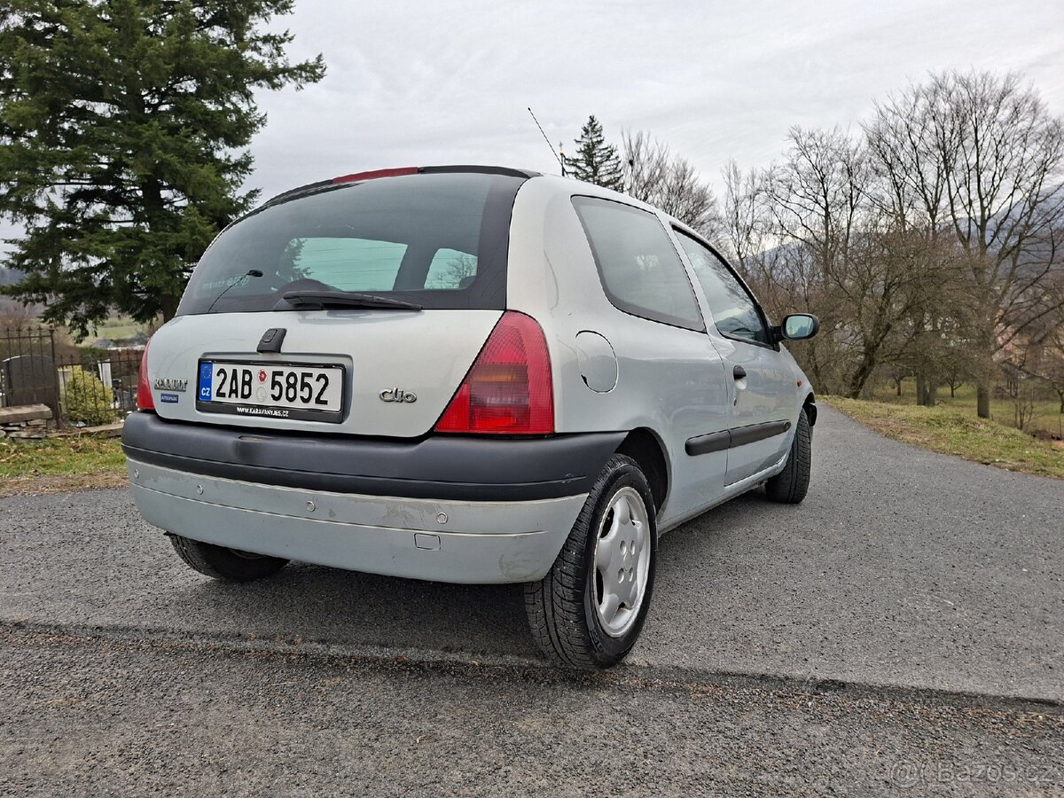 Renault clio 1.2 i - 4