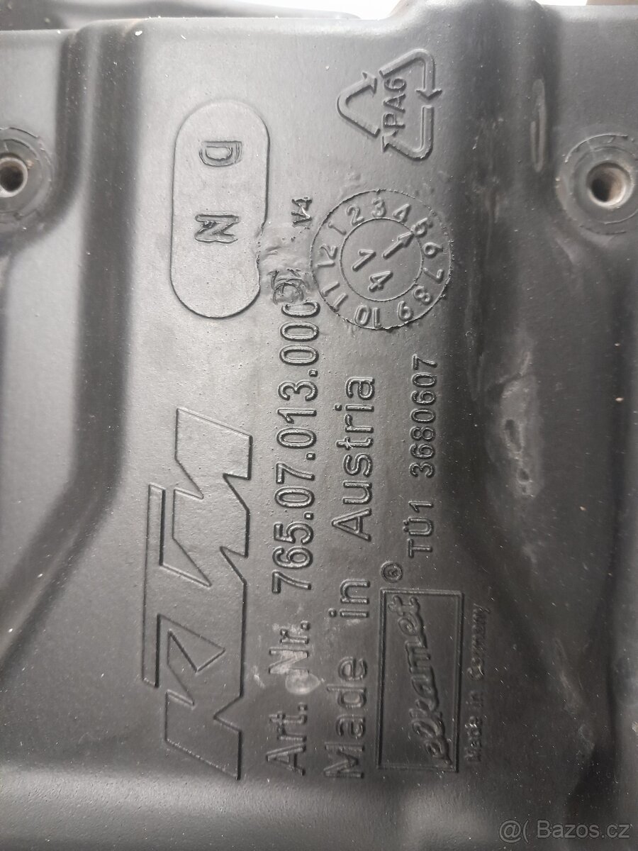 Nádrž KTM 690 SMC - 4