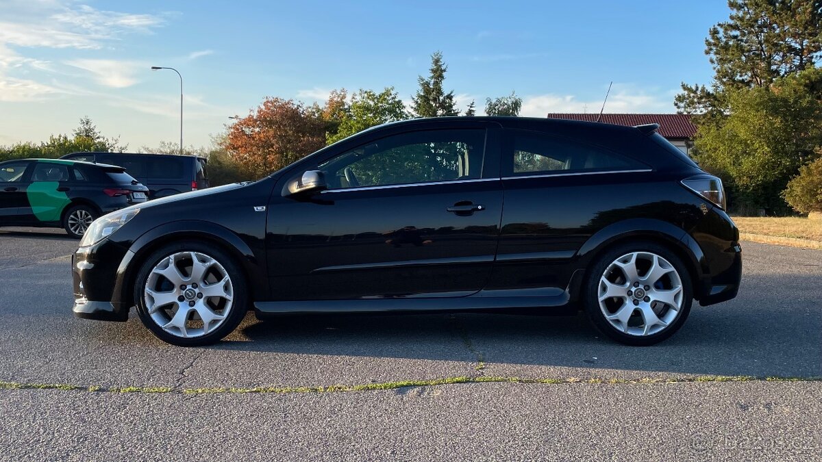 OPEL ASTRA GTC 2.0T OPC - 4