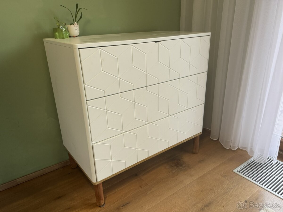 Krásná dětská zánovní skříň a komoda - 4